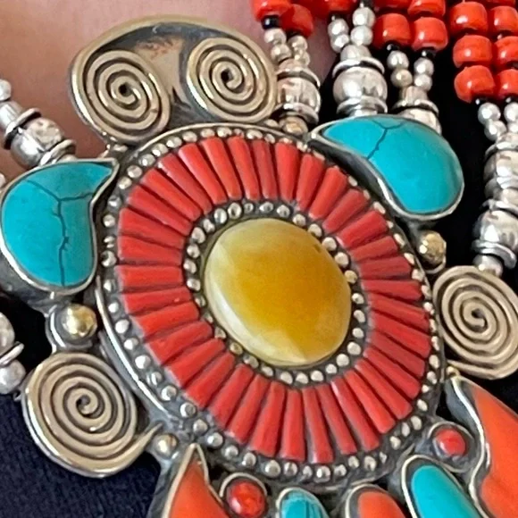 Gorgeous ethnic gemstone necklace - Picture 5 of 8